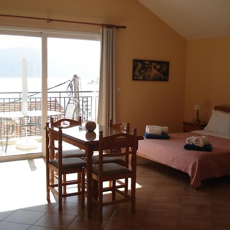Mema'S Apartment Agia Efimia Ngoại thất bức ảnh