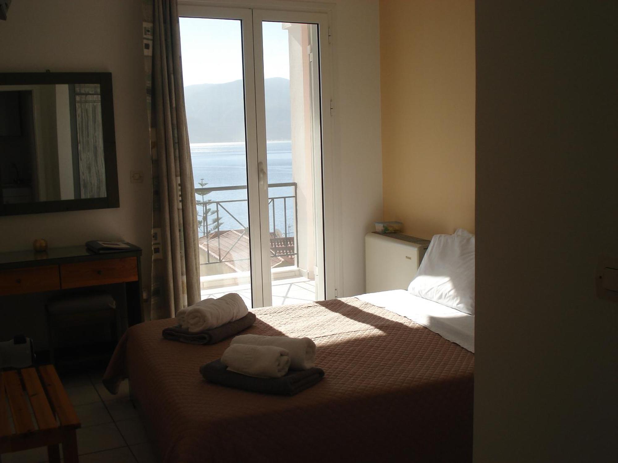 Mema'S Apartment Agia Efimia Phòng bức ảnh