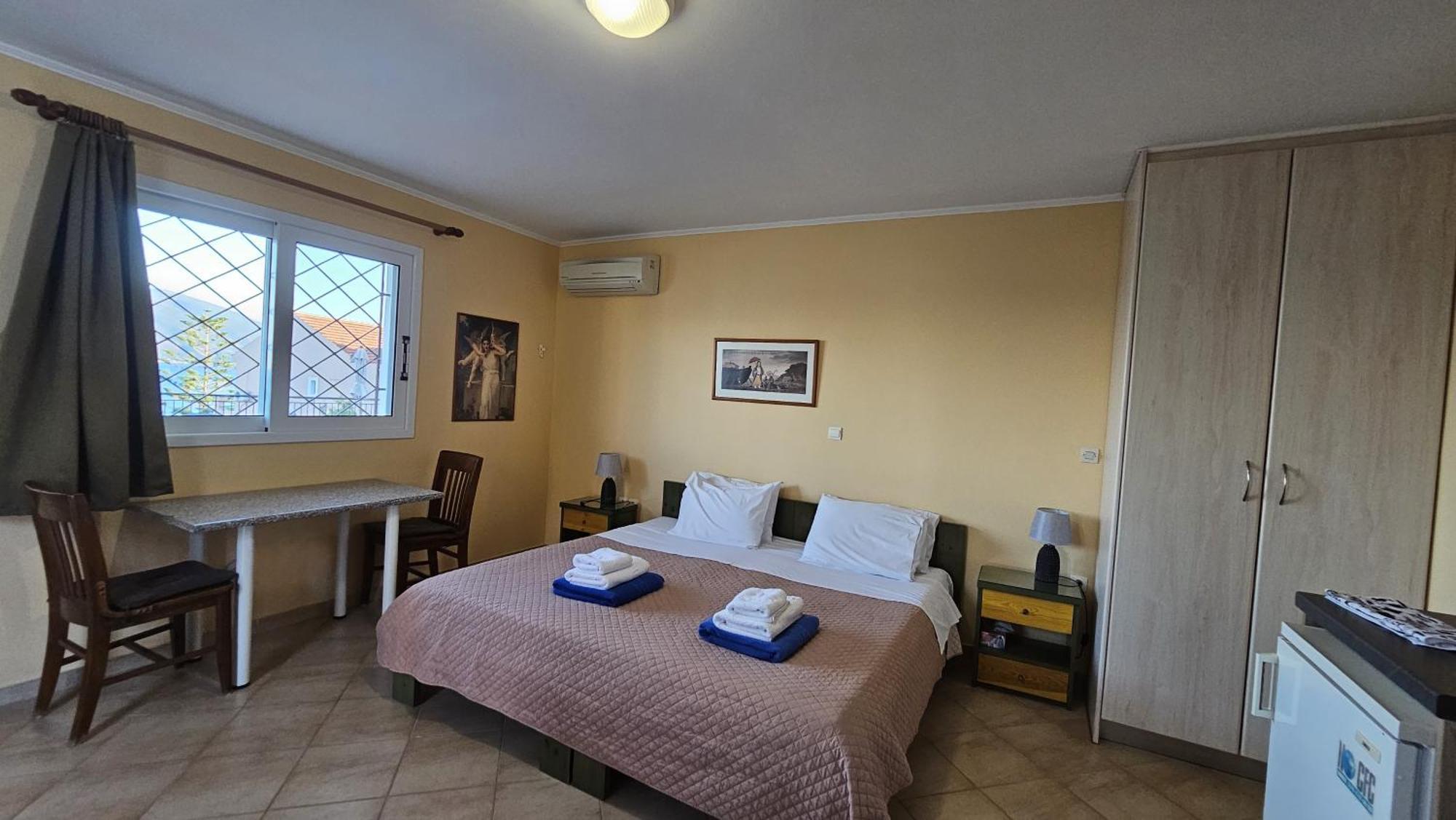 Mema'S Apartment Agia Efimia Phòng bức ảnh