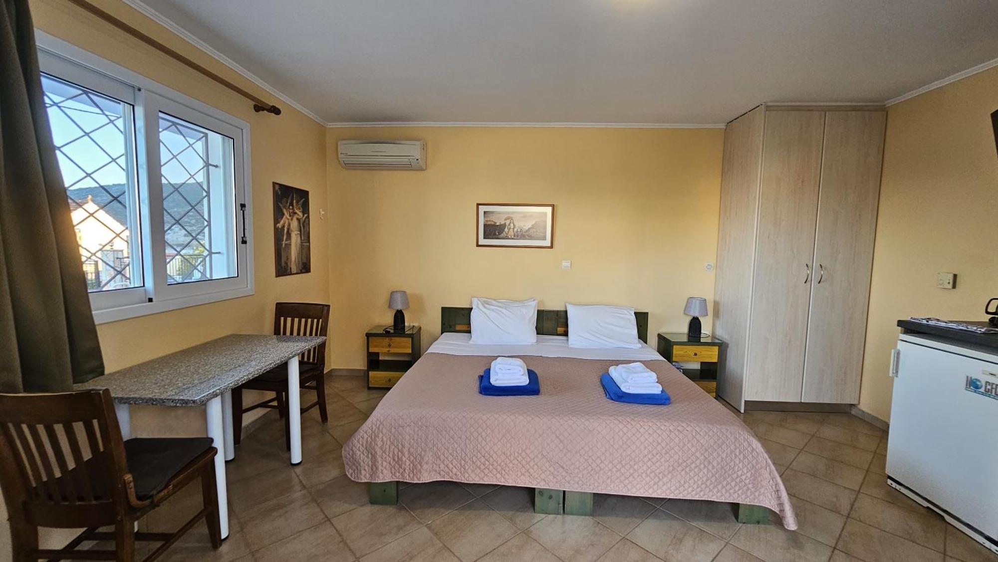 Mema'S Apartment Agia Efimia Phòng bức ảnh
