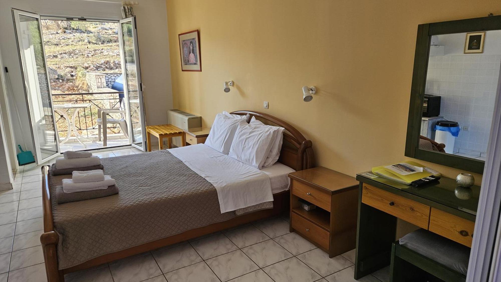 Mema'S Apartment Agia Efimia Phòng bức ảnh