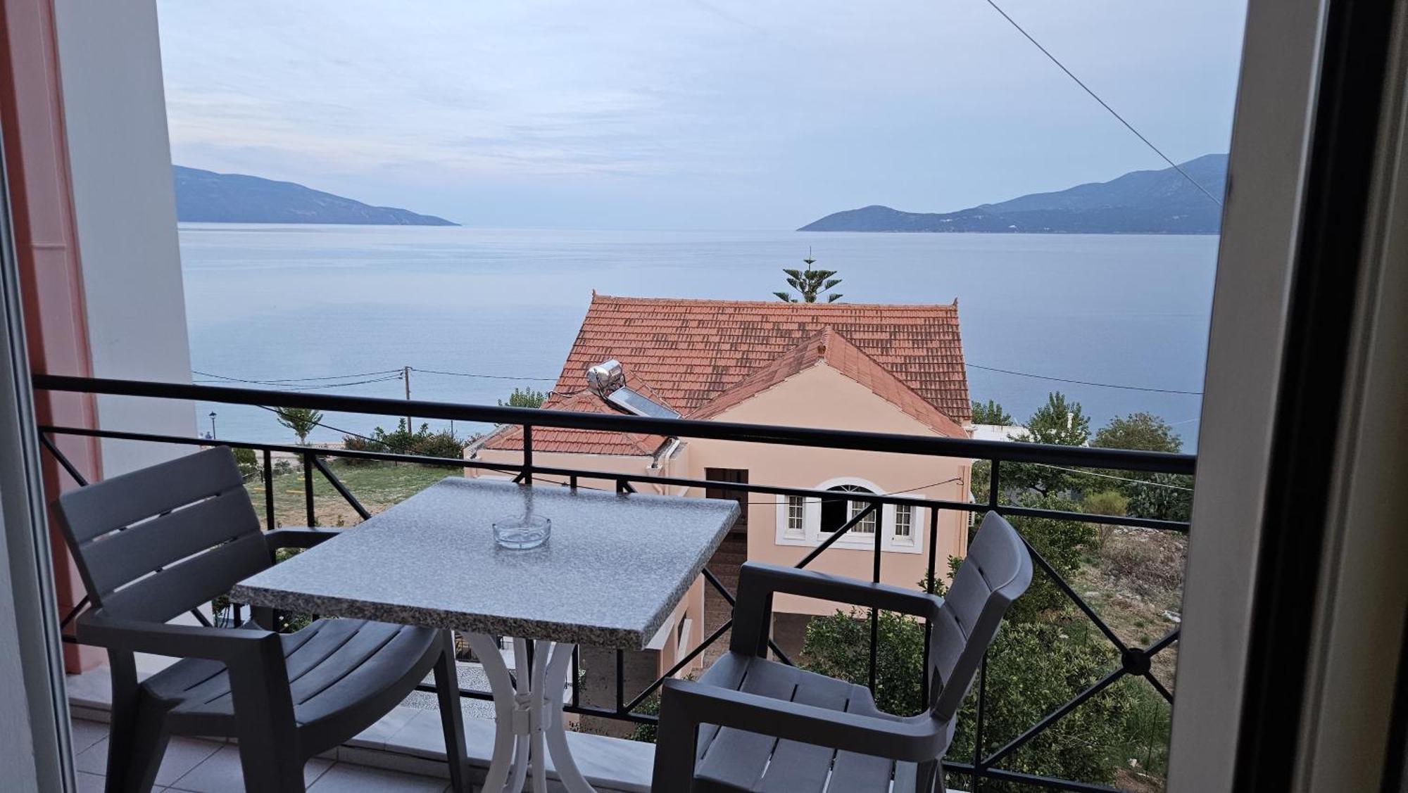 Mema'S Apartment Agia Efimia Phòng bức ảnh