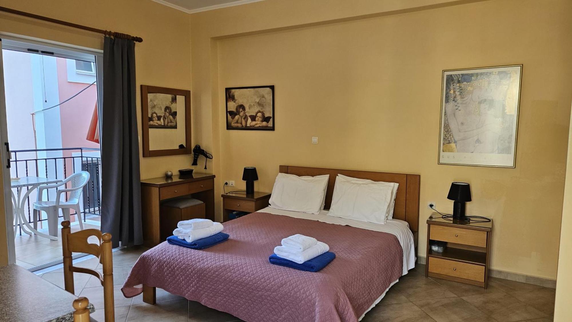 Mema'S Apartment Agia Efimia Phòng bức ảnh